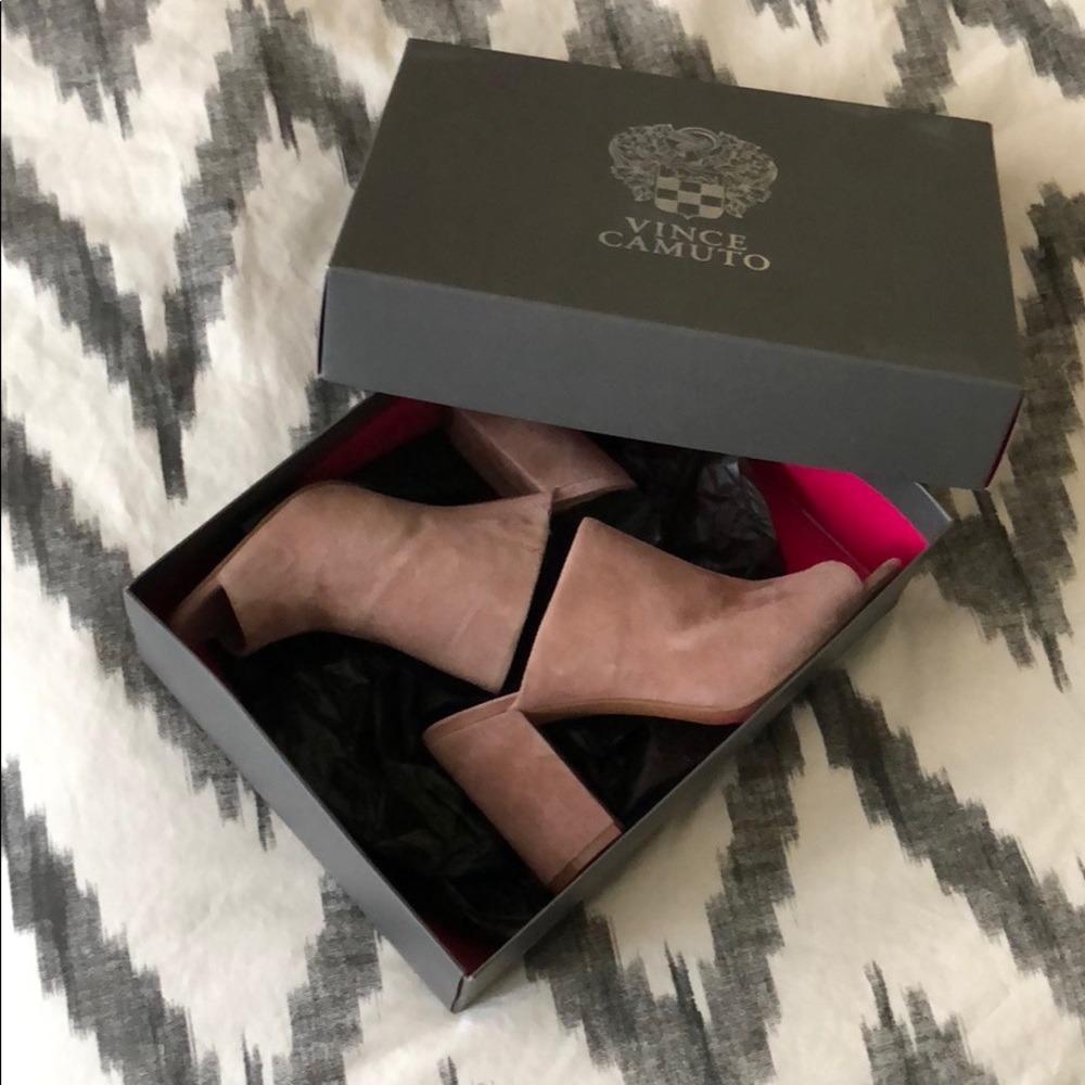 Dusty pink Vince Camuto mules